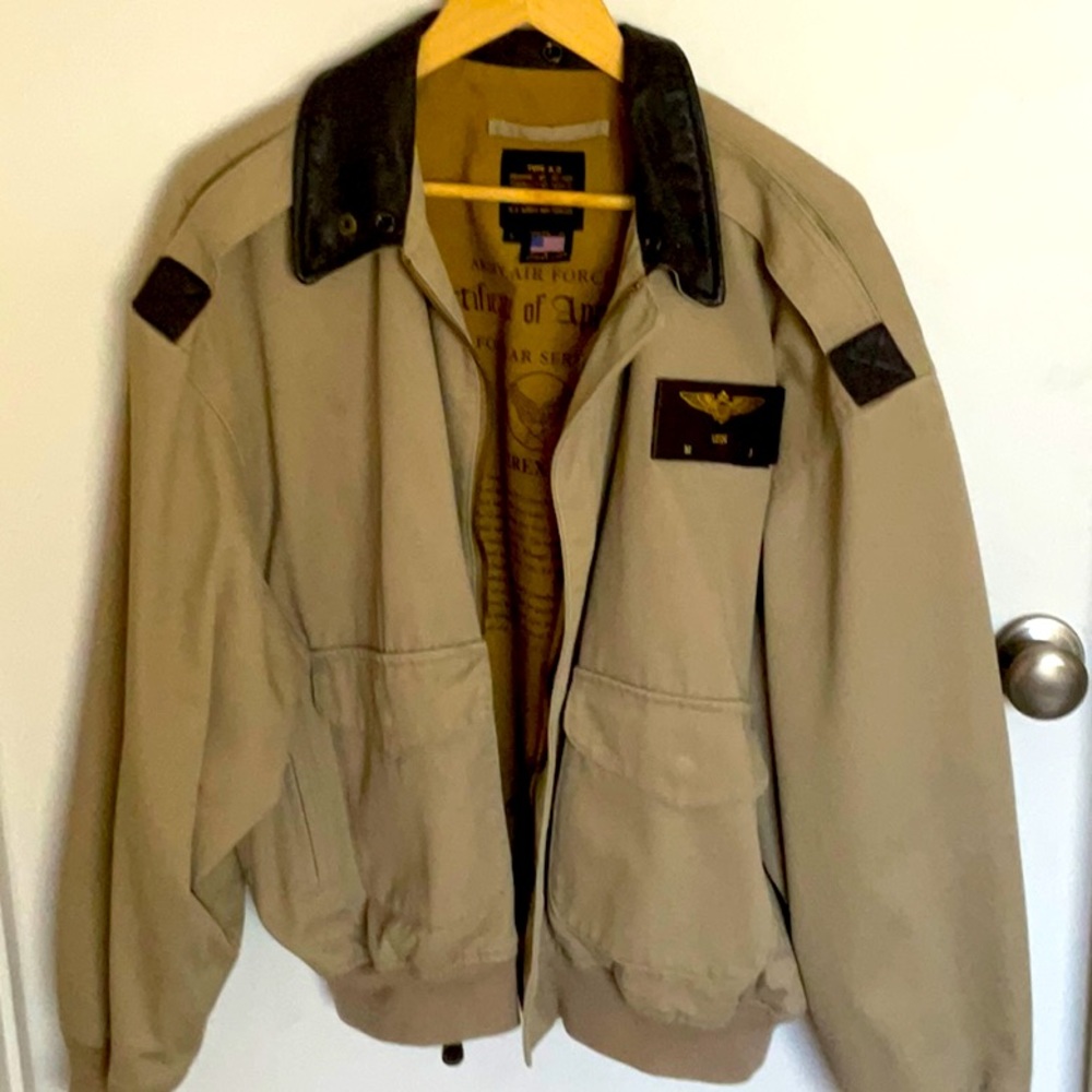 Avirex A2 Bomber jacket. Mens size L. Cotton with leather decal